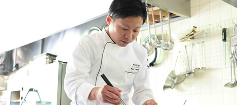 料理長 齋藤慶貴の写真